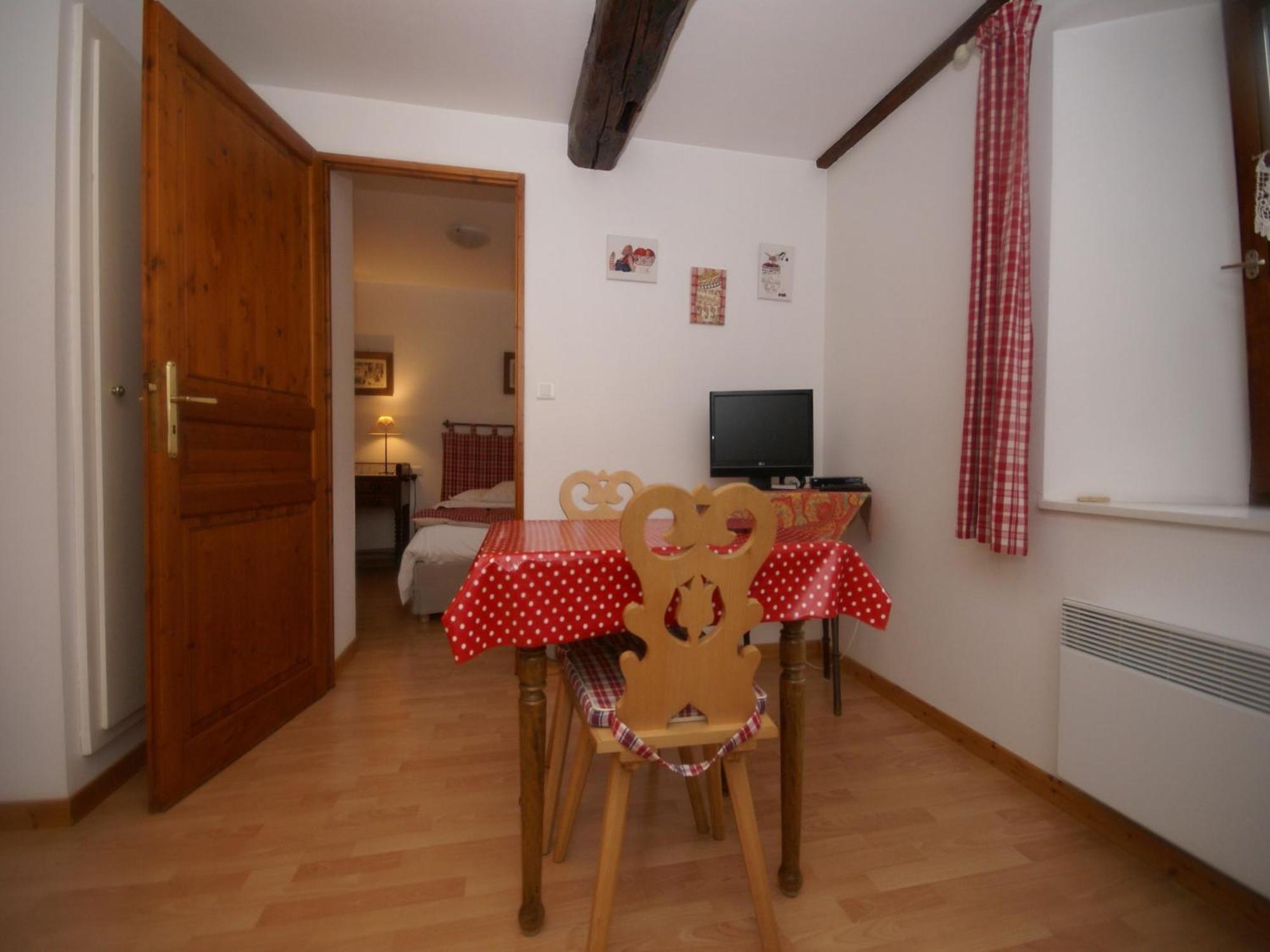 An Apartment In A 17Th Century Wine Grower S House Рикевир Экстерьер фото